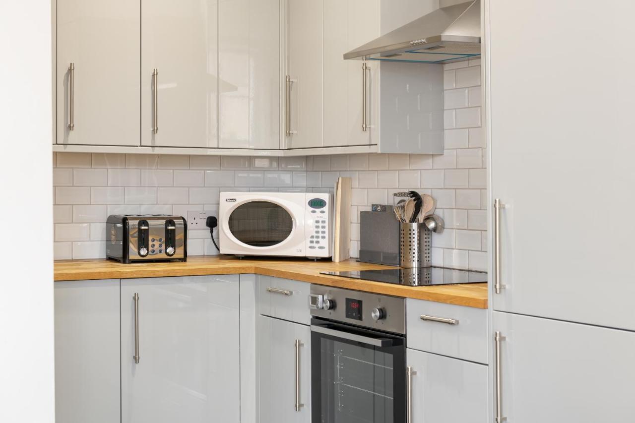 Georgian 2 Bed Apartment With 3 Bathrooms And Parking Bagian luar foto