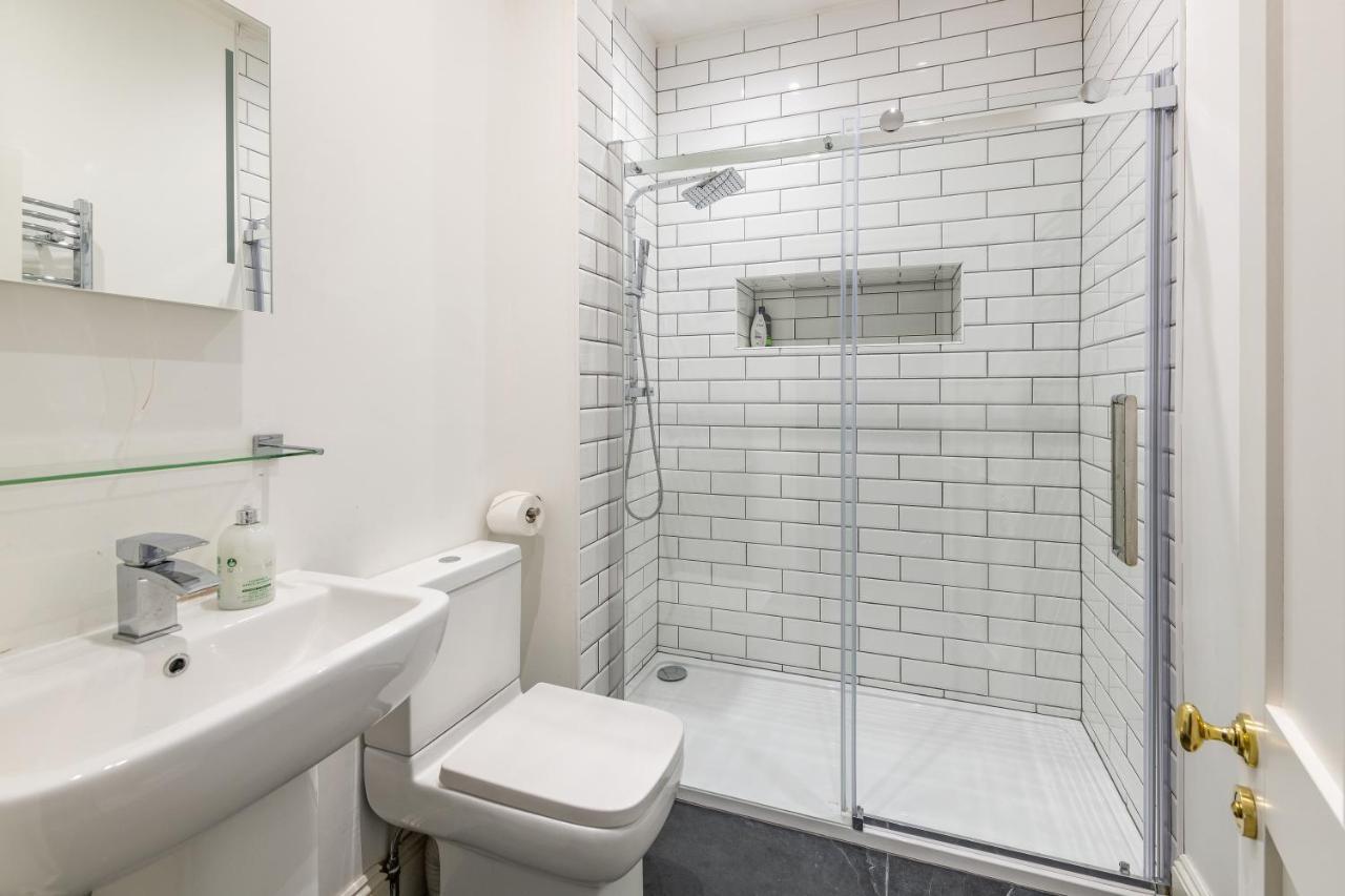 Georgian 2 Bed Apartment With 3 Bathrooms And Parking Bagian luar foto